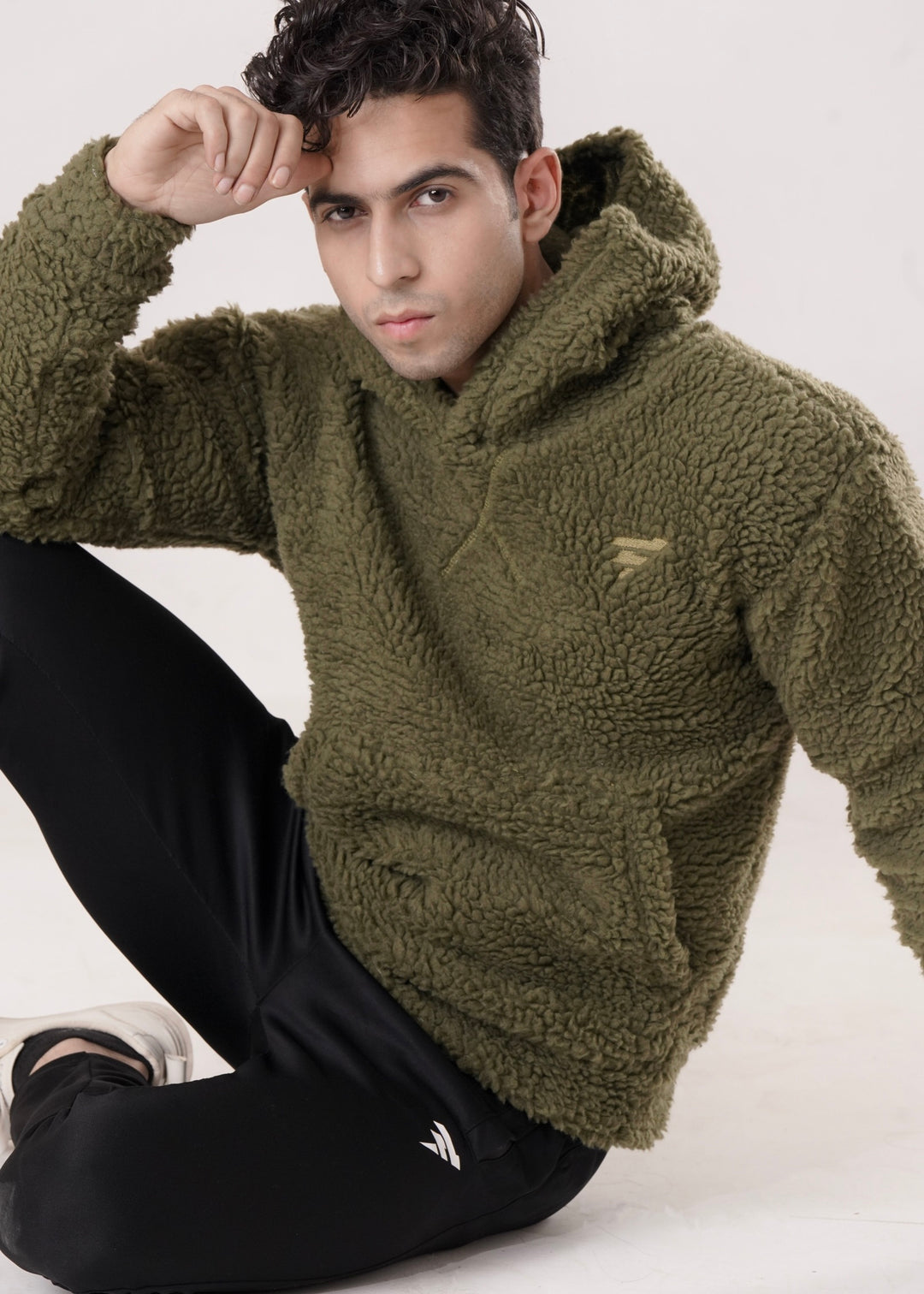 STYLISH COMFORT: SHERPA-LINED TRACKSUIT FOR FASHION-FORWARD-FT