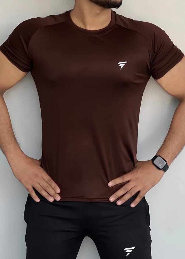 BROWN DOMINATE YOUR WORKOUTS WITH LYCRA'S SHIRT'S SEAMLESS DESIGN