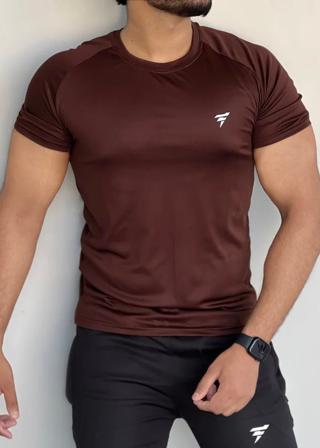 BROWN DOMINATE YOUR WORKOUTS WITH LYCRA'S SHIRT'S SEAMLESS DESIGN